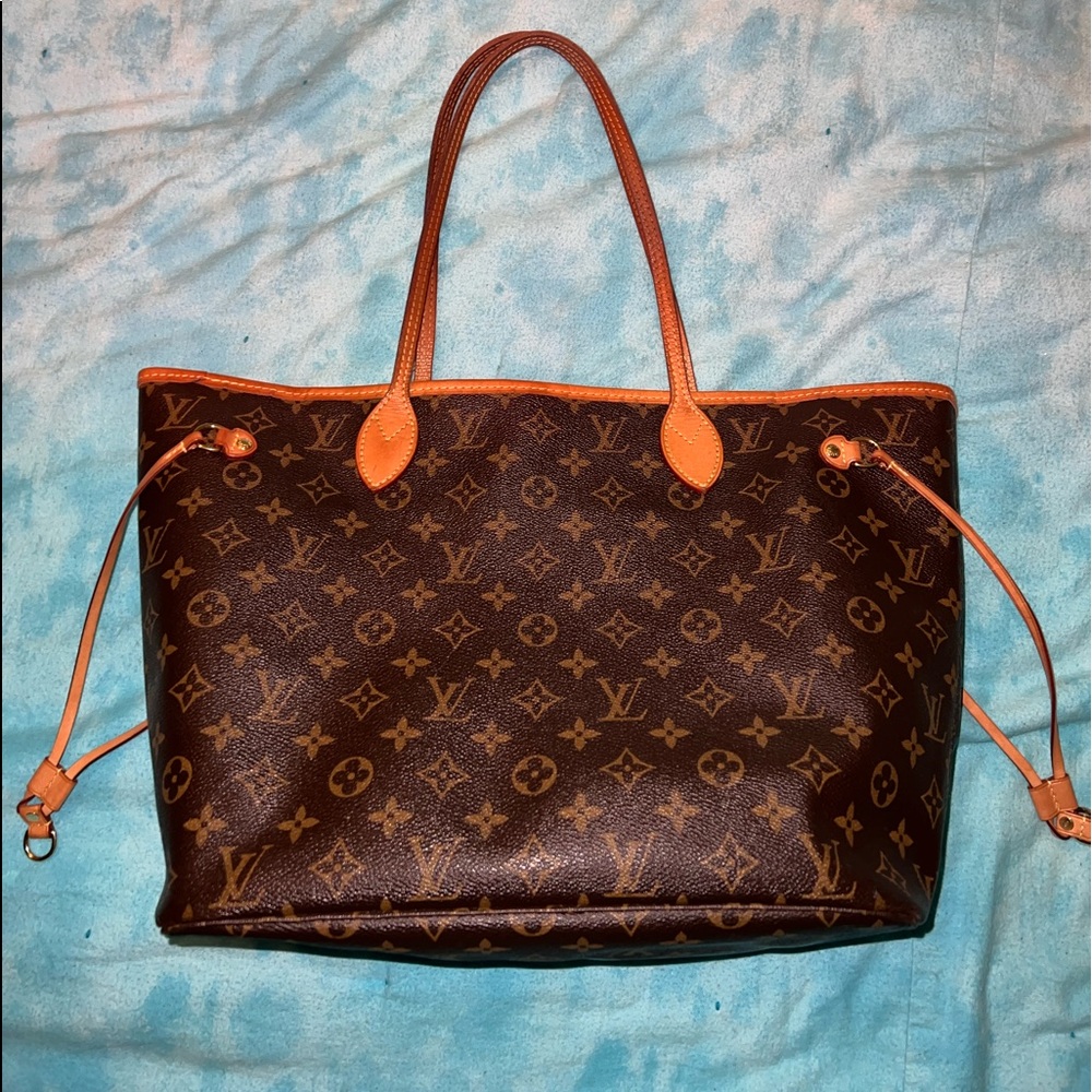 AUTHENTIC Louis Vuitton Monogram Neverfull bag